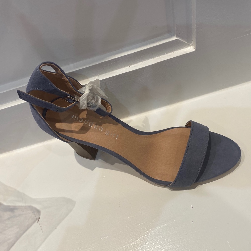 Heels - Picture 3 of 3